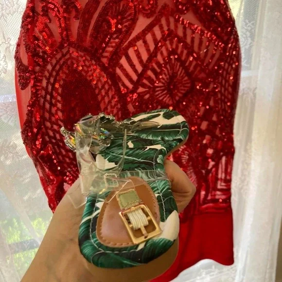 Green and cream tropical leaf sandals w rhinestone brooch Elya approx 7 unsized - Picture 4 of 5